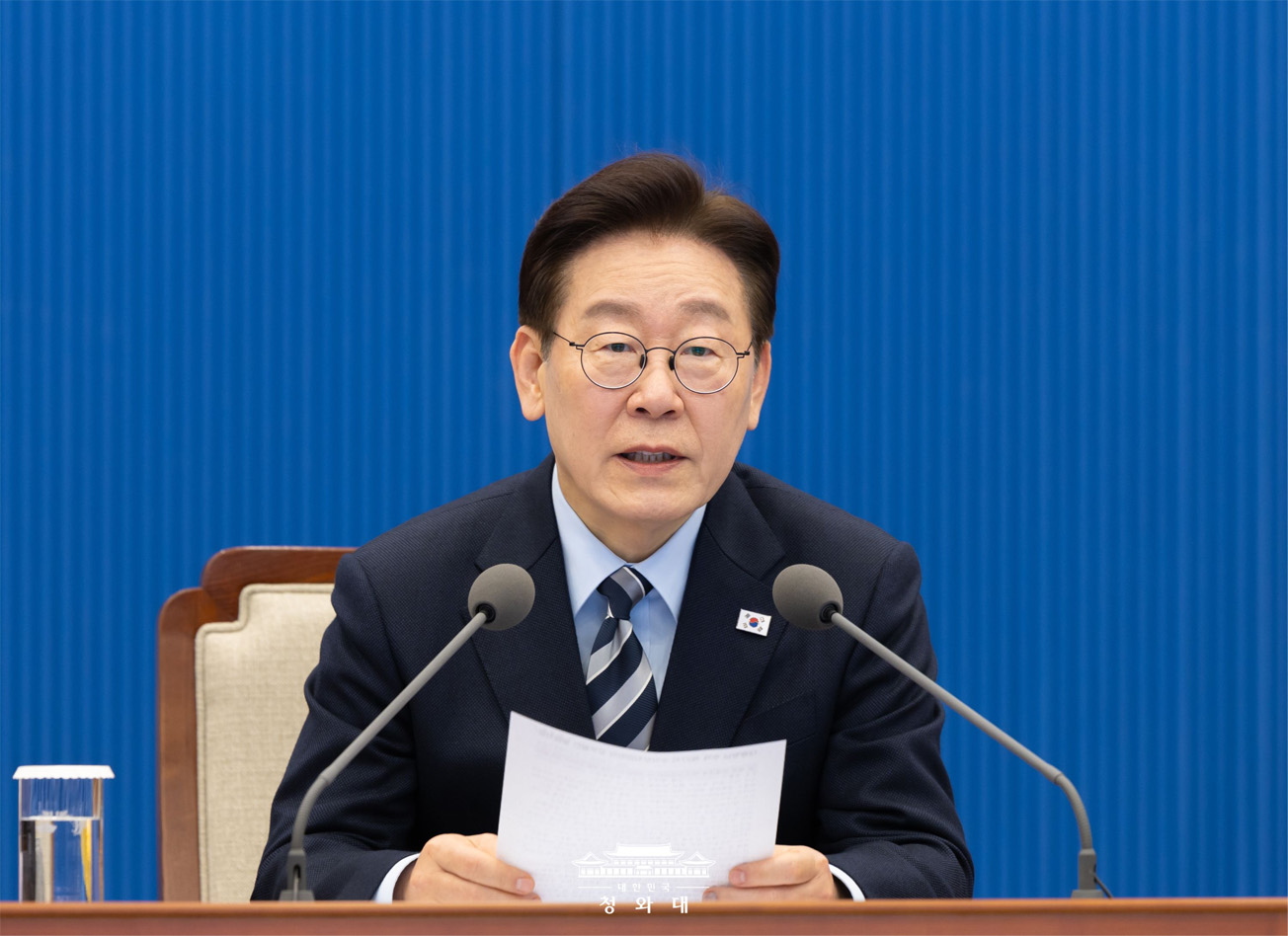 Президент Южной Кореи призвал усилить контроль за рынком топлива после введения ценового потолка