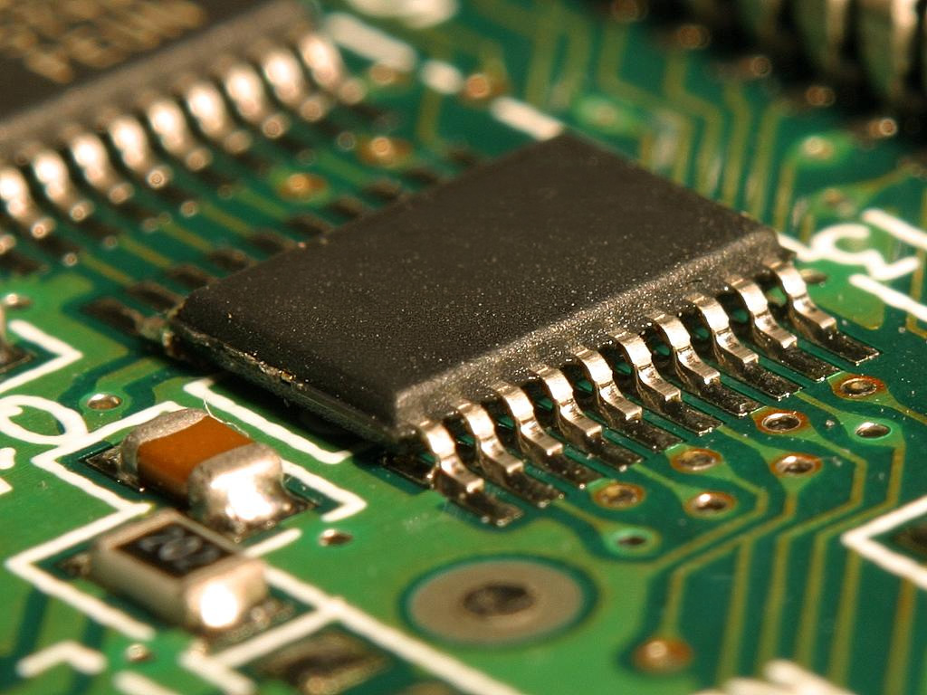 Южная Корея предупреждает о рисках для полупроводниковой отрасли из-за напряженности на Ближнем Востоке