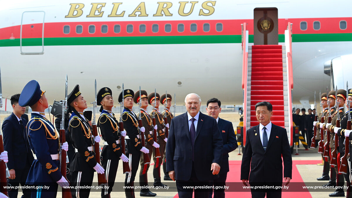 Президент Беларуси прибыл в КНДР по приглашению Ким Чен Ына